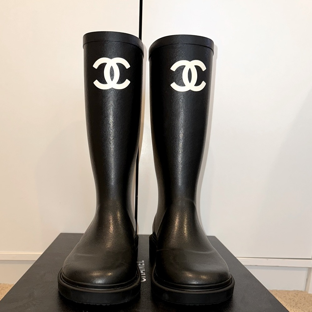 Chanel Rainboots size 38 - Black